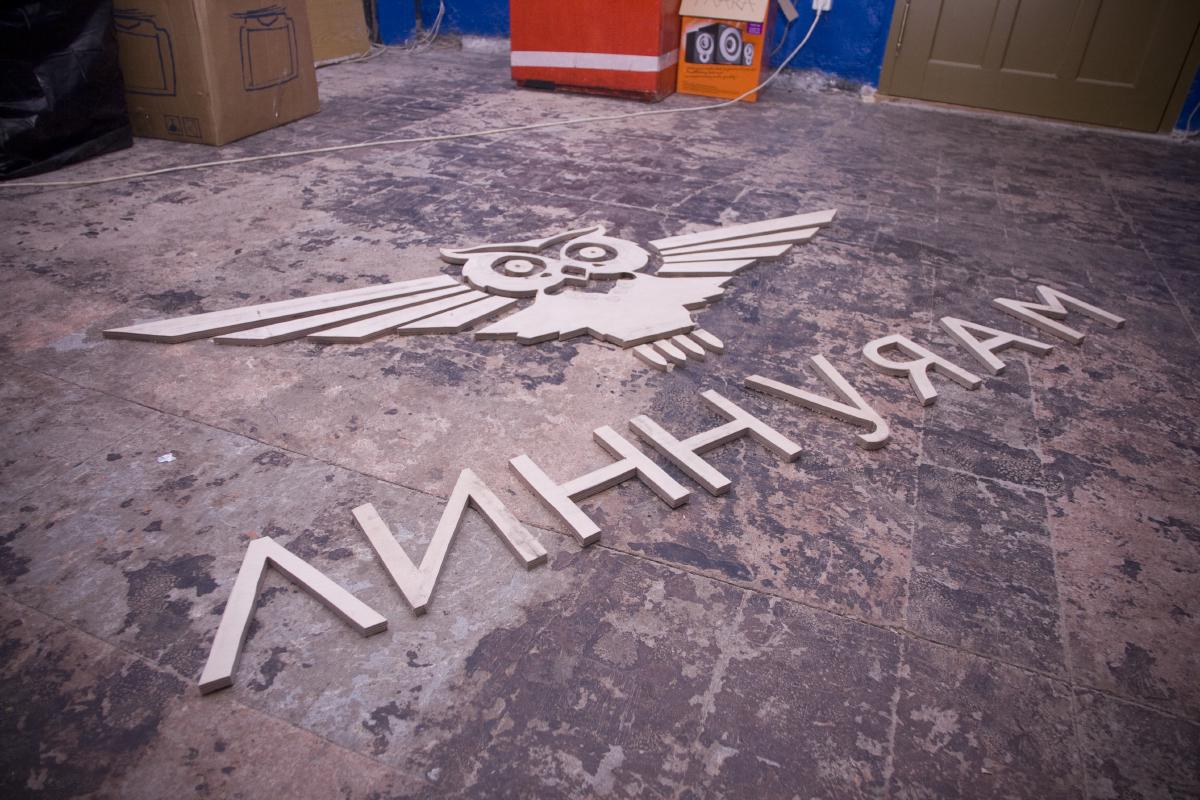 Making of the logo. Name is a wordplay as "Linnujaam" means bird station, "Lennujaam" means airport.